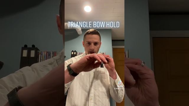 TRIANGLE BOW HOLD#howto#hacks#tips#violin#viola#5stringviolin#tutorial#stringinstrument смотреть онлайн