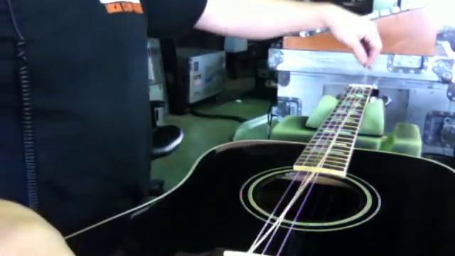 How to Change Strings on a Gibson Acoustic Guitar by Sammy Bones смотреть онлайн