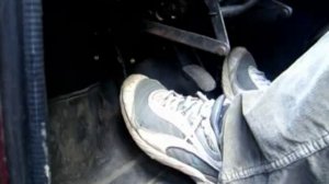 Как привильно отпускать сцепление