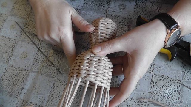 Девица-салфетница из газетных трубочек смотреть онлайн