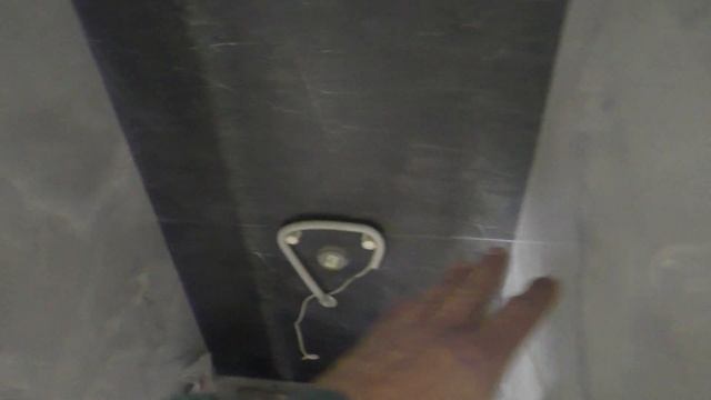 Завезли инструмент для малярки. Плиточные работы в процессе.