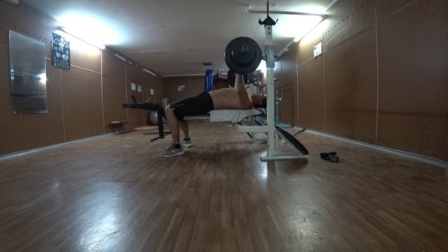 Жим лежа узким хватом 4 по 8 со 105 кг смотреть онлайн