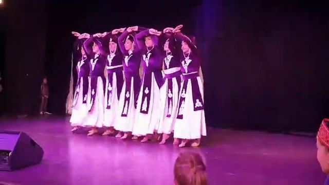 Энзели, руковадитель Балянц Мари смотреть онлайн