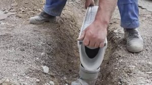 Установка (монтаж) пластиковых дренажных лотков