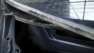 Субару Форестер под лобовым стеклом.
