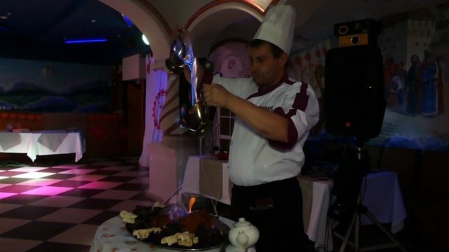 Фирменная подача горячего в ресторане Дядька Черномор г Ярославль смотреть онлайн