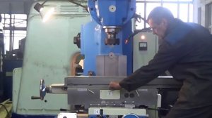 Вертикальный консольно-фрезерный станок 6К11