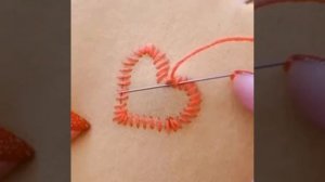 Как зашить дырку на одежде ?