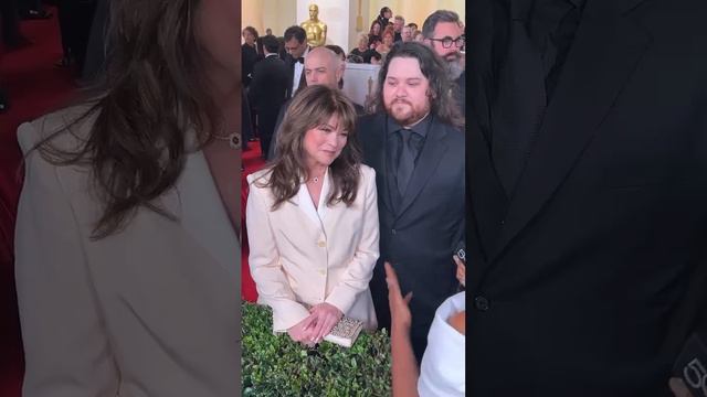 Stylish Duo Alert: Valerie Bertinelli & Wolfgang Van Halen Rock the 2024 #Oscars! ✨