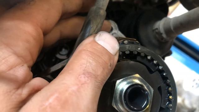 Замена кронштейна подушки двигателя Приора смотреть онлайн