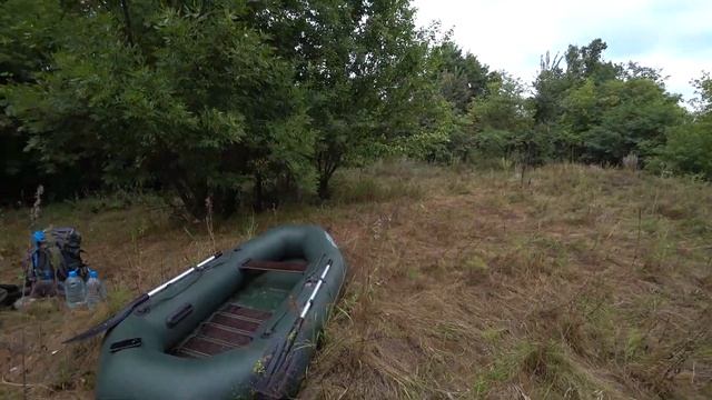 РЫБАЛКА СПИННИНГОМ с ЛОДКИ с НОЧЕВКОЙ в КОНЦЕ ЛЕТА ! смотреть онлайн