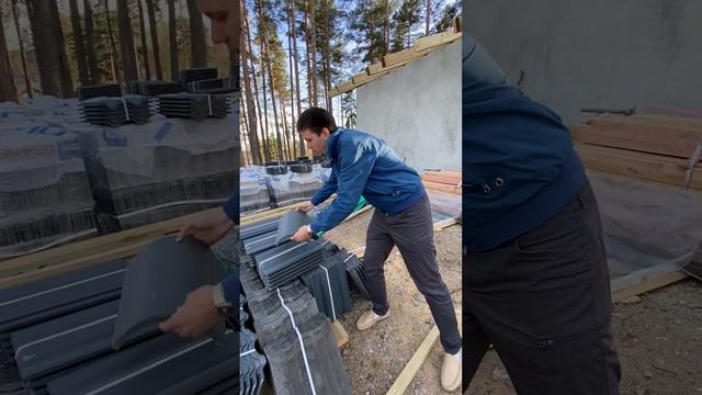 Монтаж минеральной черепицы BRAAS (БРААС) на стропильной системе бетонного дома из финских панелей