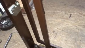 Блокировка нажимных замков на ревизионном люке под плитку