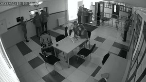 Спасение 2-летнего мальчика, подавившегося леденцом в отделе  полиции Екатеринбурга