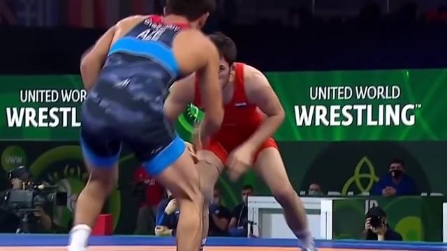 ВСТРЕЧА ЧЕМПИОНОВ КУБКА МИРА В АЭРОПОРТУ 2 ЧАСТЬ смотреть онлайн