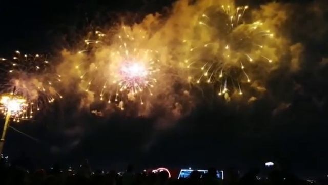 Салют на Воробьёвых горах на праздник день победы 2021 года смотреть онлайн