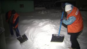 В Советском волонтёры помогают с уборкой снега семьям бойцов СВО