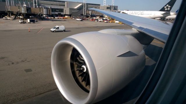 United Airlines 777-300ER Engine Start Up смотреть онлайн