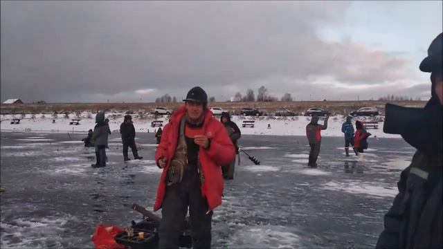 Первые поимки форели со льда в этом новом году! смотреть онлайн