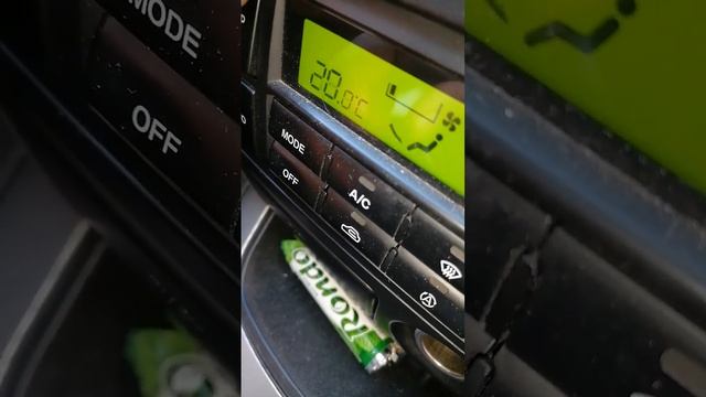 Не правильная работа актуатора установки температуры в салоне Hyundai Tucson (JM) 2008 г. смотреть онлайн