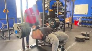 Абсолютный рекордсмен мира Джулиус Мэддокс жмет лежа 265 кг на 8 повторений!