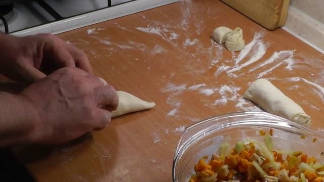 Самса (самбуса, сомоса) с тыквой из слоённого бездрожжевого теста..Просто, очень вкусно и недорого!