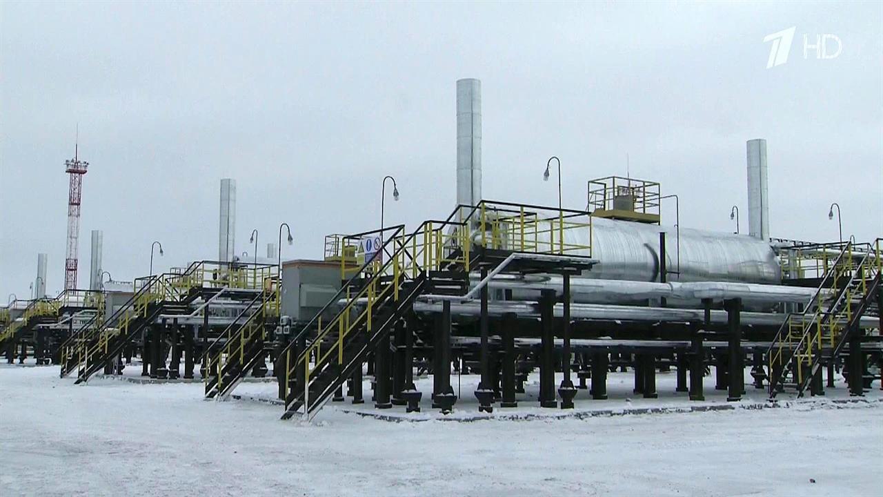 Премьер Дмитрий Медведев принял участие в церемонии запуска нового нефтяного месторождения в ХМАО