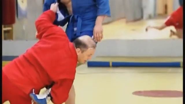 Комбинация зацеп голенью плюс бросок захватом ноги смотреть онлайн