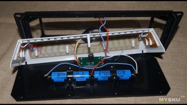Лампа уличного освещения, 136 светодиодов, датчик движения и солнечная батарея для подзарядки. смотреть онлайн
