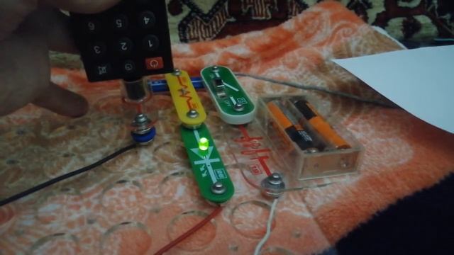 Пульт от телевизора и фоторезистор! Или как увидеть невидимое с помощью светодиода! смотреть онлайн