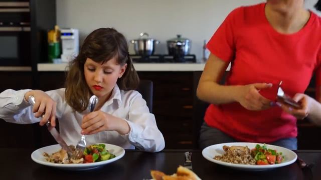 Стала МАМОЙ в 8 ЛЕТ!? как управлять родителями? смотреть онлайн