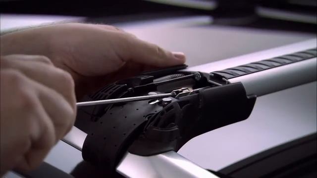 Установка багажника Thule WingBar Edge 958x смотреть онлайн