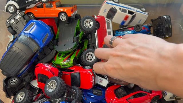 Box full of Mini EV, Supra, Jeep, DHL, Rolls-Royce, Lexus LM300h, Bugatti, Police car смотреть онлайн