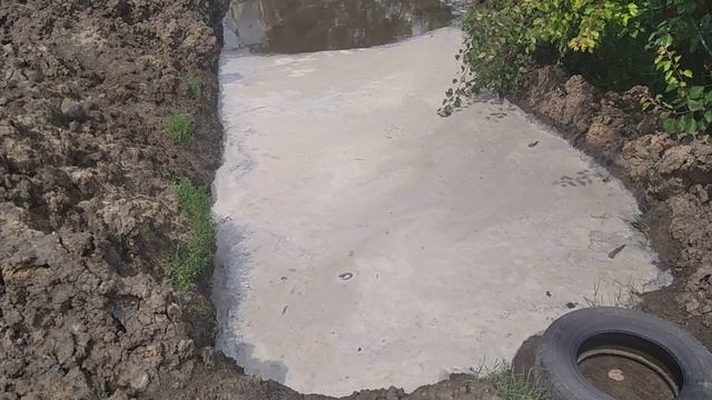 Беспредел Аннинских коммунальщиков. Порыв водопровода. Вода затопляет приусадебные участки смотреть онлайн