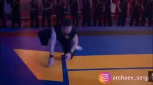 Ястреб vs Робби Кин