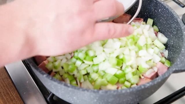 Суп-пюре из белой фасоли с ветчиной и гренками [Рецепт супа-пюре] смотреть онлайн