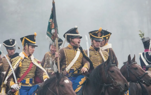 Гусарский шутливый марш. По селу бегут мальчишки.