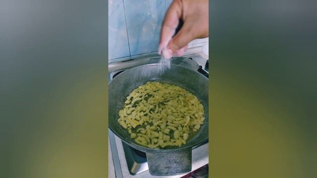 Азербайджанское блюдо Яйца с помидорами