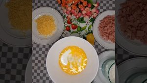 Оладьи с сыром и колбасой на кефире. Быстрые оладьи.