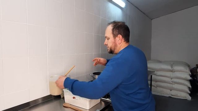 Натуральный хлеб из дровяной печи. смотреть онлайн