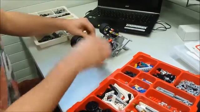 JAVA und LEGO Projektwoche 2016 - Ackermann Steuerung смотреть онлайн