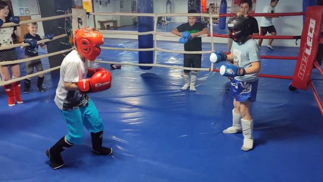 2023.10.25 Макарычев Арсений- Черепанов Арсений. Спарринг по тайскому боксу в клубе Лотос смотреть онлайн