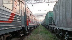 Электровоз ЭП1П-053 с пассажирским поездом №361 Нальчик-Мин-Воды-Москва