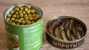Беру банку ГОРОШКА и ШПРОТЫ и готовлю Гениальный салат! Вкусный рецепт из простых продуктов!