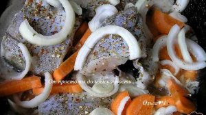 Минтай, тушеный с луком и морковью (без масла)