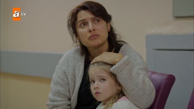 Zehra, Reyyan'a tokadı geçirrdi! - Hercai Efsane Sahneler смотреть онлайн