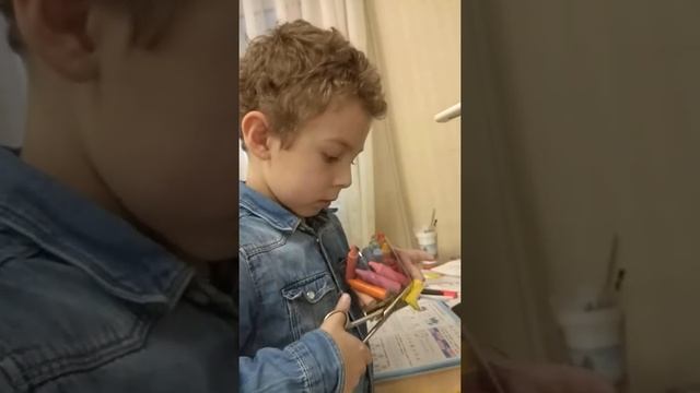 Вырезаем солнышко из листьев. смотреть онлайн