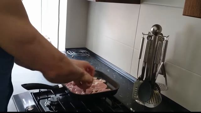 серия 7 Кулинарный: куриное филе под остро-сладким соусом смотреть онлайн