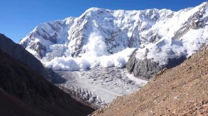 Лавина со Шхары. Безенги, Кавказ - 02.08.2014