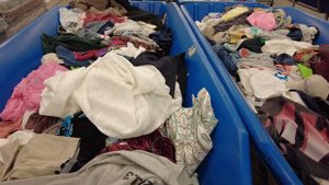 Американская барахолка. Ищем ценные вещи в секонд-хенде на вес. Goodwill Outlet